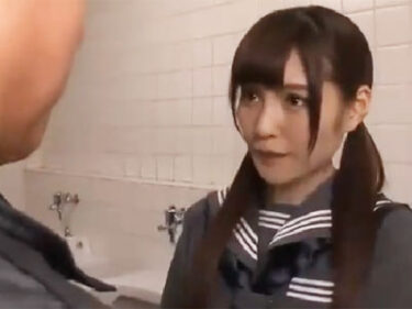 学園一の人気を誇る美少女ＪＫが男子トイレで汚いおっさんと濃密パコ