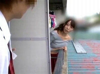「ここが敏感なのね…♡」アパートの隣に住む綺麗なお姉さん！思春期ボーイが暴発ぶっかけハメ